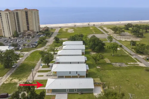 Beach Oasis 5-bedroom Single-Level Family Home within walking distance to Beach - مطابخ