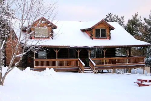 Cozy Amish built cabin in the heart of the Kickapoo Valley Reserve State Park.