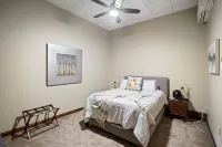 The Fox Loft 200 Hotels near Walmart Supercenter