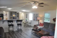 Newly renovated, music-themed home! Pet-Friendly! Only 2 minutes from I-40!