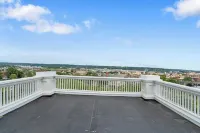 Spacious 7-bedroom house- unique history, modern comforts and incredible views