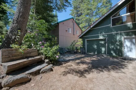 Large Family Retreat---6 BEDROOMS, Sleeps 16!!