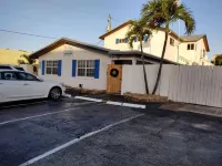 UNIT 2 VILLA BETTINA , 200 steps to beautiful beach , downtown, restaurants