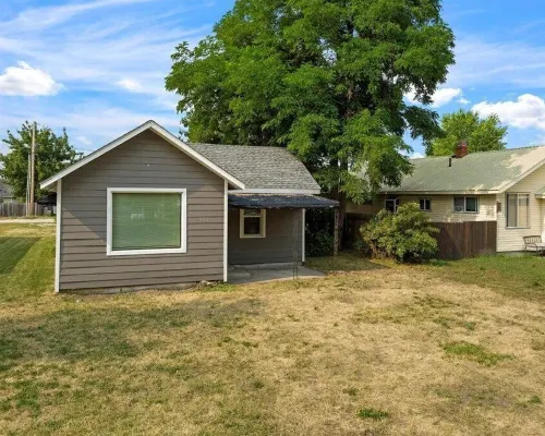 Cozy Cowboy Cabin in Polson: Historic Charm, Modern Comfort Near Flathead Lake Hotels in Polson
