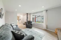 The Homey House close to Everything!