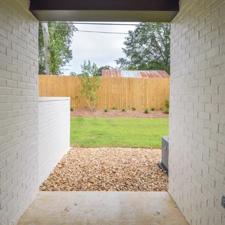 New  3BR/3.5BA condo 1.2 miles from MSU and 1.9 miles from the Cotton District!