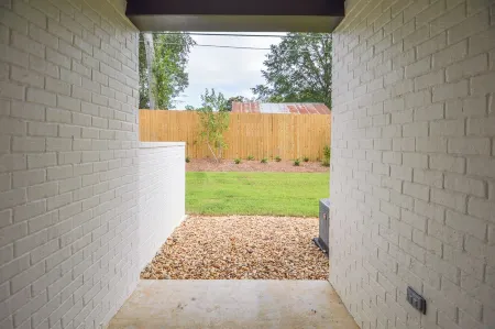 New  3BR/3.5BA condo 1.2 miles from MSU and 1.9 miles from the Cotton District!