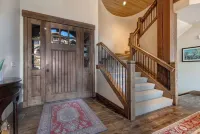 Beautiful, Comfortable, Well Appointed House; Amazing Views, Excellent Location
