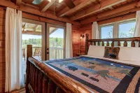 Log Home with Amazing Views of MT. Mitchell/Fireplace /Hot Tub/Pet Friendly