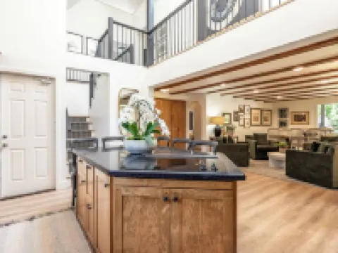 Skiers private retreat- sauna, fireplaces, hot tub ホラデイのホテル