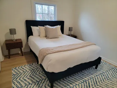 Cozy home w/ a touch of modern. 4 mins from MTSU! Hotels near Technology Engagement Center