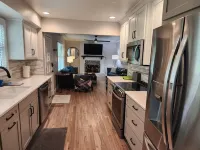 Renovated 3BR/2bath Ranch Near Hospital-Ideal for Families & Medical Stays Hotels in Shawnee