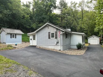 Cannon Cliffside River Retreat-  FREE WIFI