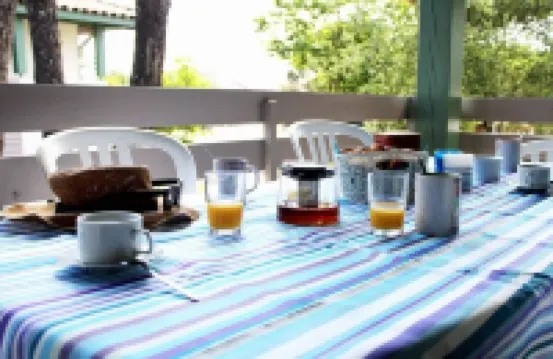 Fancy the ocean? 200 m from the beach, all comforts, swimming pool, wifi, bed linen and parking.