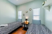 Hutto Casita 5 min from Kalahari Resorts & Dell Diamond! Hotels near Club Wildflower