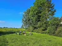 Vacation home Oll Smee 9 - Huus Twee with beach chair, fenced garden and fireplace! Hotels in Werdum