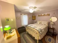 Spacious House, PERFECT Location,17 Miles to Asheville, Pets,View! Hotels in Edneyville