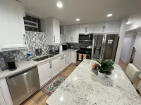 Oasis Luxe Suite—Steps from Mayo Clinic Hospital