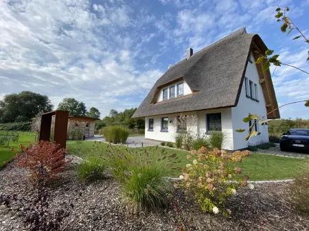 Holiday Home - Enjoy Rügen`s coast in the new maritime country house! Отели в г. Дранске