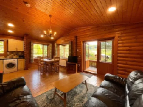 'Ash' Beautiful Log Cabin With Private Hot Tub Hotels in Leominster