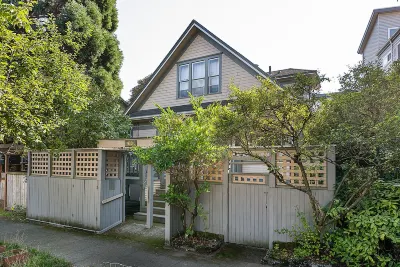 Downtown Fremont Charmer with Parking 프리몬트 호텔