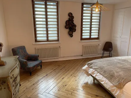 Large fisherman's house, 4 bedrooms and 1 interior courtyard, close to the sea! Отели в г. Фекан