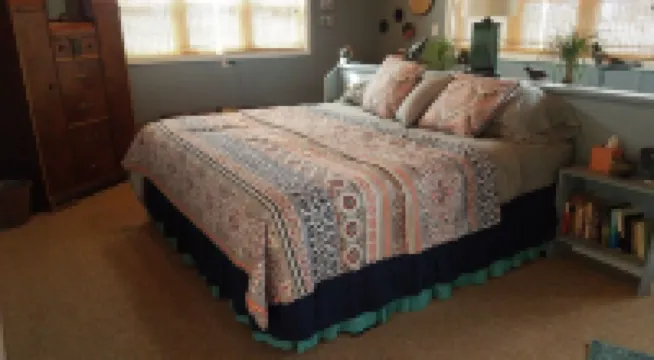 Charming Cottage, Fresh Eggs, Friendly Pets and Pet Friendly!