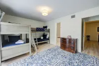 Island Pride Coastal Condo - Steps to the Beach!