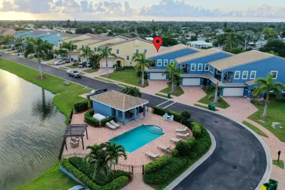 The Saltwater House - Space Coast townhouse only 1/2 a mile from the beach