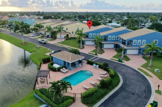 The Saltwater House - Space Coast townhouse only 1/2 a mile from the beach 印度港口海灘酒店