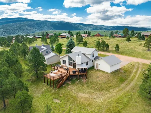 NEW Listing - Modern Mountain Family Retreat, Golf course, Trails, Skiing++