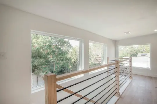 Modern Loft in 'Little Italy' - Minutes from Downtown KC Отели рядом с Международный аэропорт Канзас-Сити