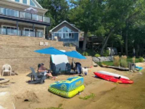 Gorgeous New Home - 4,500sq -ft7 Bed Rm-5Bath 2 Fireplace -3 65” TV’s large Bar