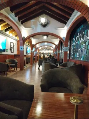 傑洛克斯廣場酒店 酒店