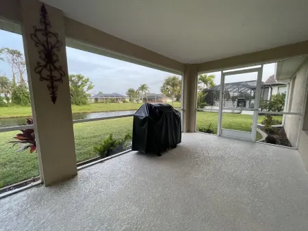 Stunning Villa in Golfer's Paradise/Canal Views