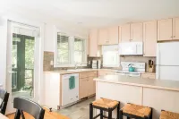 The Surf Shack BHI; 2BR beach cottage on East Beach! Hotel a Bald Head Island