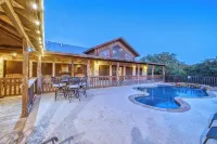 La Mansion on the Frio - Pickleball Court, Pool