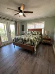 Catch n' Relax: 3BR/2BA Secluded Retreat with Private Dock & Beach Access.