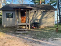 Cozy Lakefront Cabin Retreat: 3 Bedroom Cabin on South Twin Lake, Conover, WI Hotels in Conover
