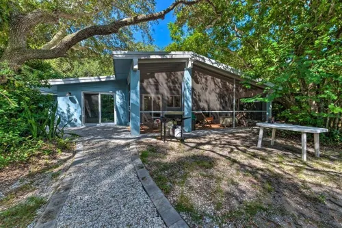 Private Gulf Beach-4 BRs- Luxury Cottage, Pet Friendly-Kayaks & SUPs-Grill