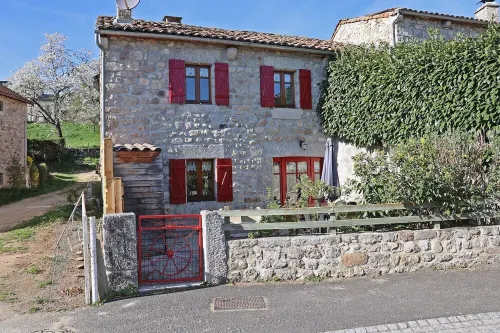 Country-style house close to shops