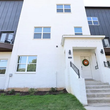 Cowboy's Condo/ Steps to Stadium