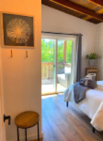 Fully Remodeled Private Wine Country Bungalow! Sunny Treetop Views, Luxury Beds