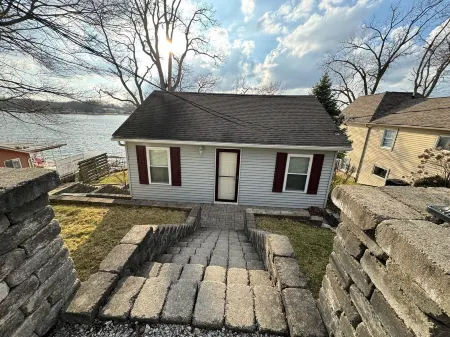 Charming Cottage on Lake Shafer-optional Pontoon! Screened gazebo and swim deck!