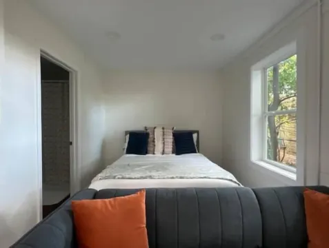 Stylish 1BR with full kitchen
