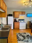 Gorgeous Studio home, Fenced yard, Open Yr Rnd, Dog Friendly.