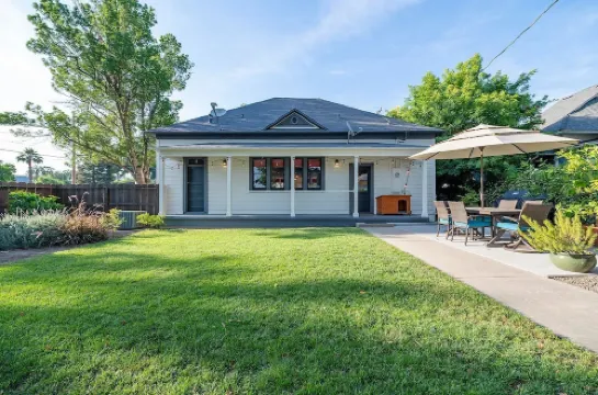 Historic Visalia 3br/2ba - Walk to Downtown