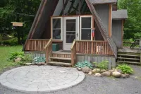 Wilderness Maple Leaf Cabin on Private Lake