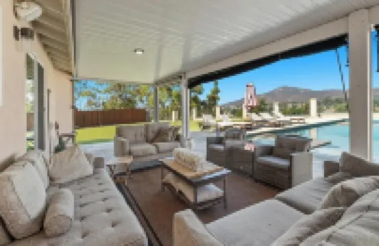 Fletcher Hills luxury, Sunset View, 4 BR, Saltwater Pool and Spa