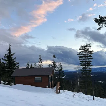 Montana cozy cabin with million $ views of Flathead Valley, 30 miles to Glacier